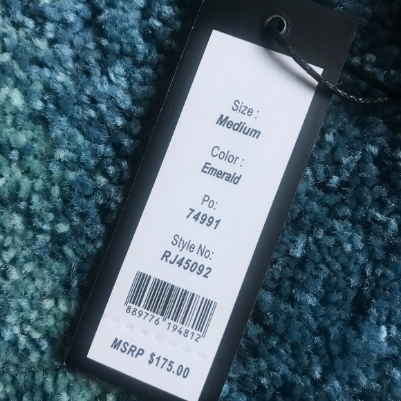 🖤Romeo & Juliet emerald velvet dress. - Picture 4 of 6